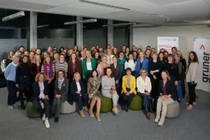 Gruppenfoto der Teilnehmerinnen am Networkinganlass HKBB Women Vernetzt