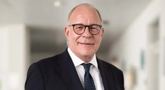  Das Bild zeigt Dr. Boris Zürcher