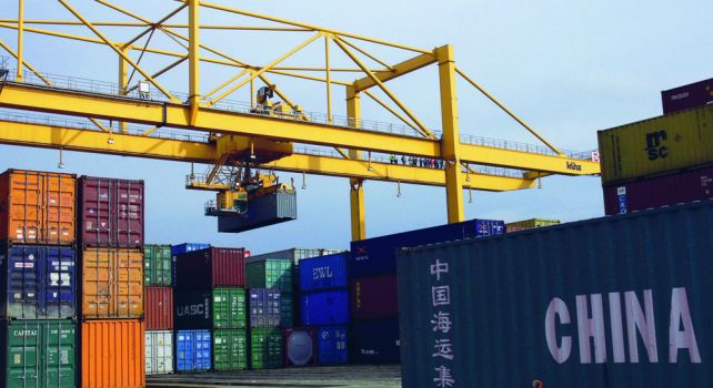 Containerkran am Umladen