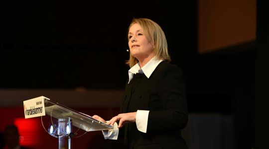 Elisabeth Schneider-Schneiter spricht am Podium