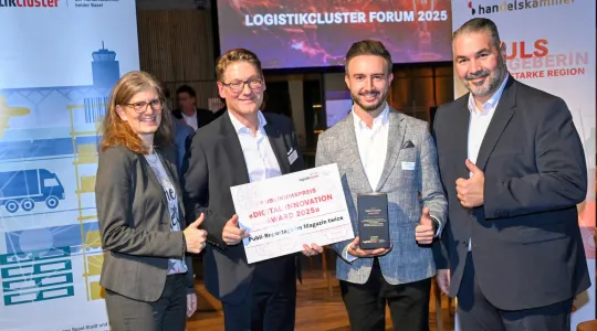 Das Bild zeigt den Gewinner des Digital Innovation Awards am Logistikcluster Forum 2025