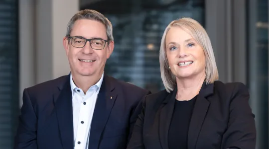 Das Bild zeigt Martin Dätwyler und Elisabeth Schneider Schneider nebeneinander für ein Foto