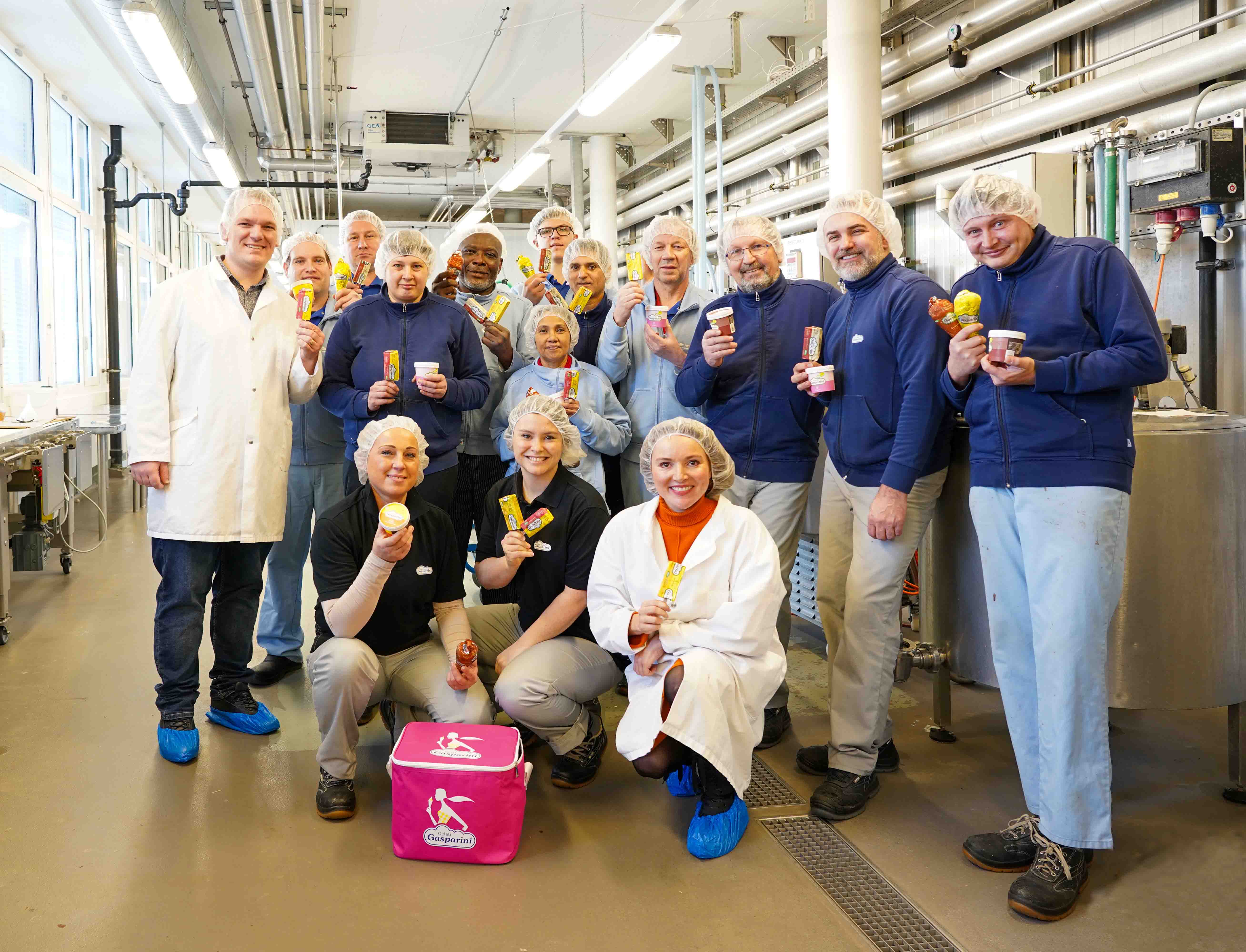 Marc Schaller (li.) mit dem Produktions-Team von Gelati Gasparini.