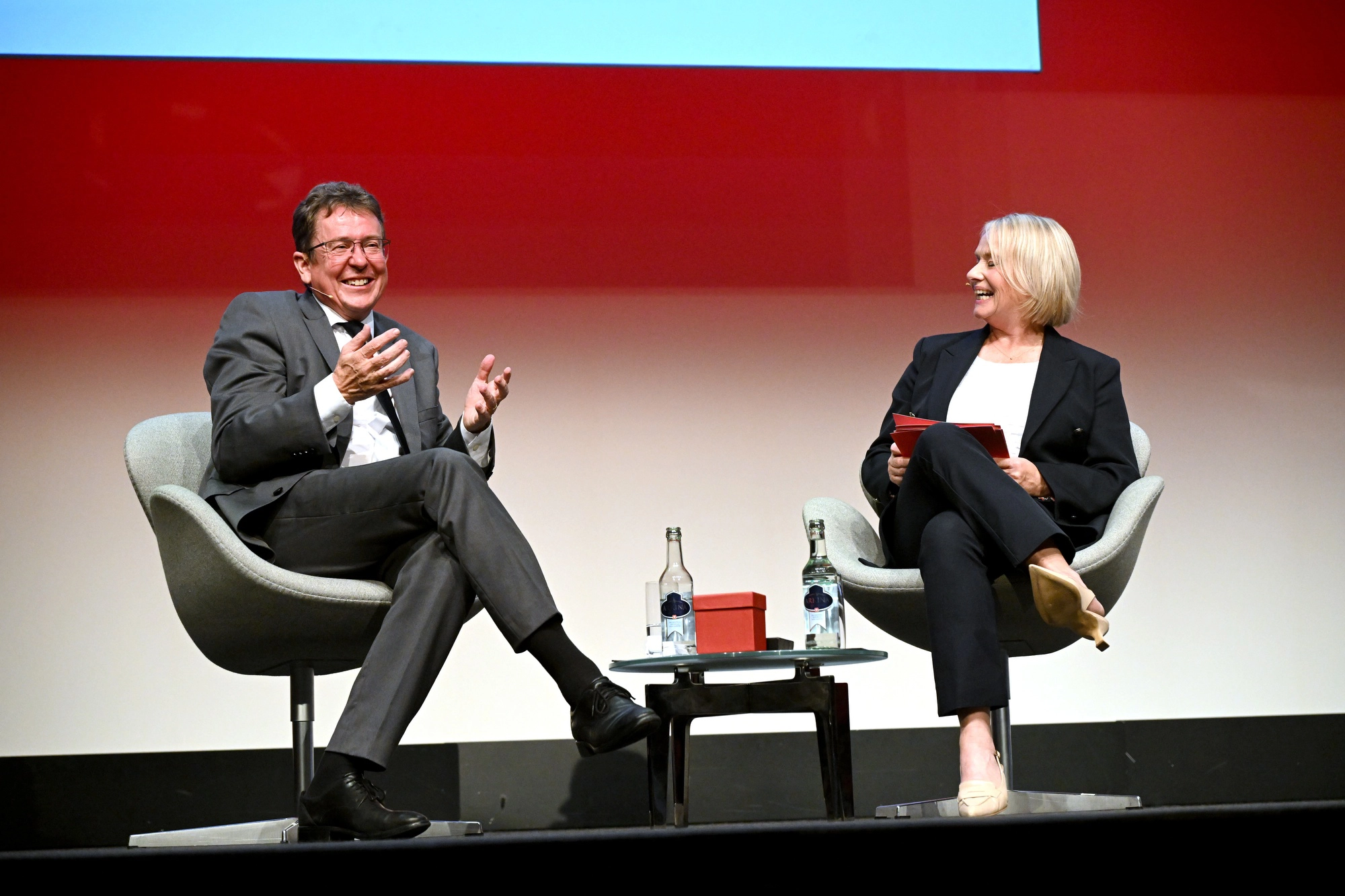 Elisabeth Schneider-Schneiter begrüsste rund 900 Gäste, darunter Bundesrat Albert Rösti. 