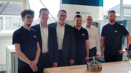 Handelskammer Direktor Martin Dätwyler mit WAB CEO Erich Ermel und Team