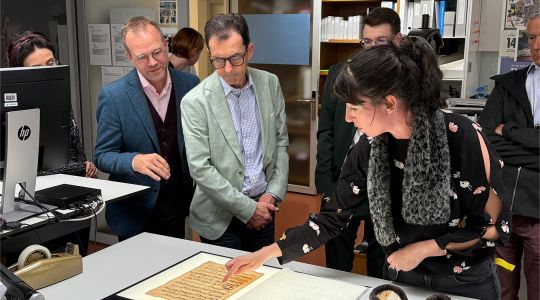 Am Anlass der Handelskammer beider Basel erhielten Interessierte Einblick in die historische Sammlung der Unibibliothek